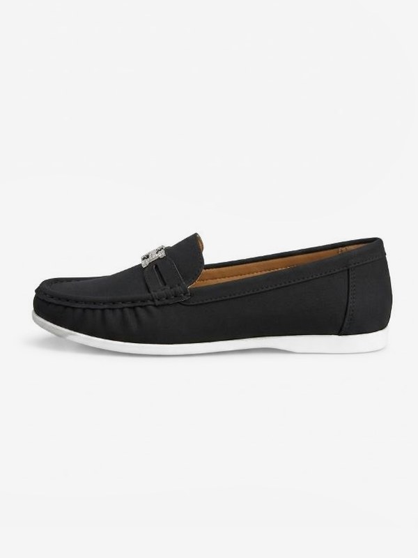 mocasín negro con H