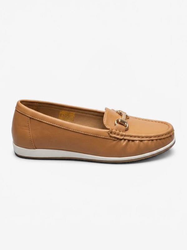 mocasín con herraje