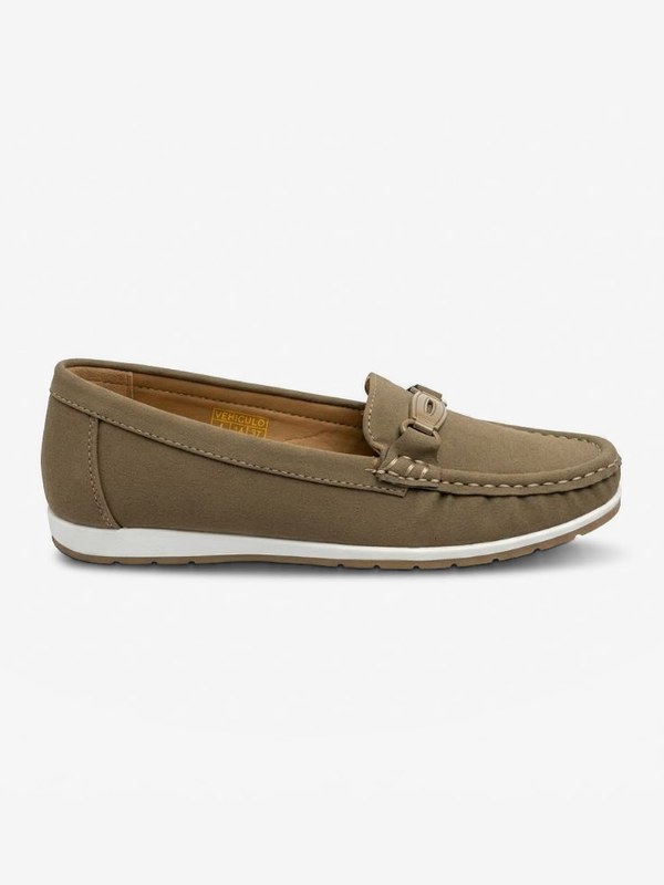 mocasín con hebilla