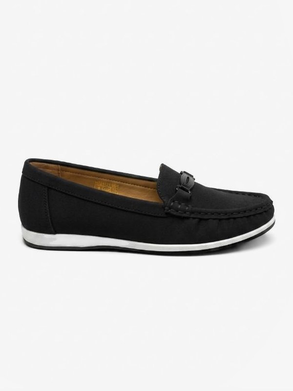 mocasín con hebilla