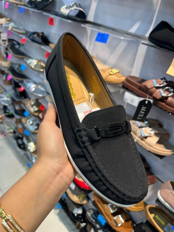 mocasín con hebilla