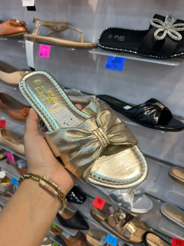 sandalias con diseño de moño