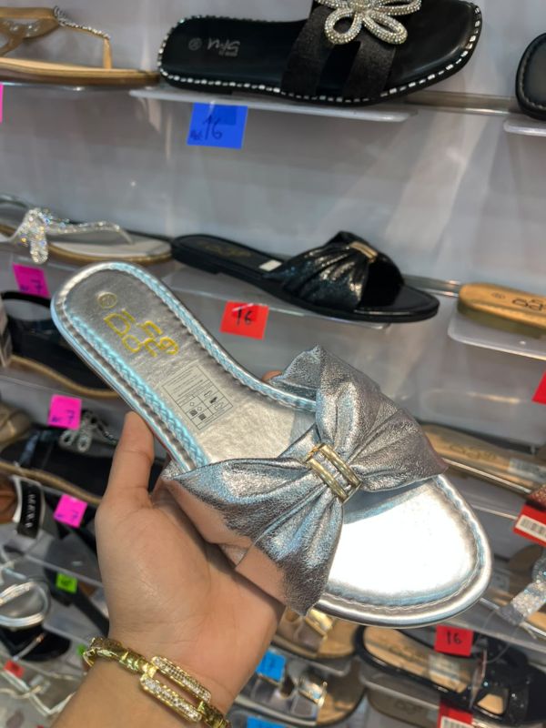sandalias con diseño de moño