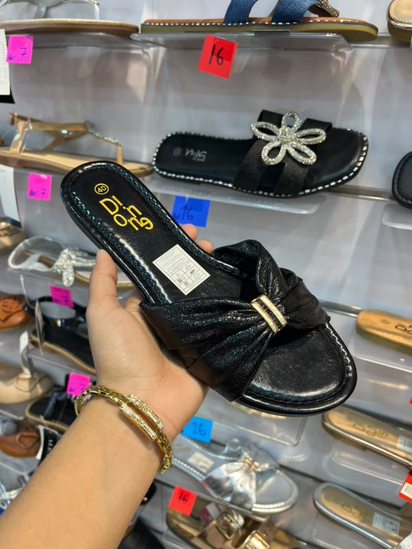 sandalias con diseño de moño
