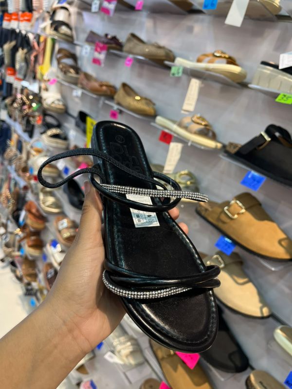 sandalias planas de tiras