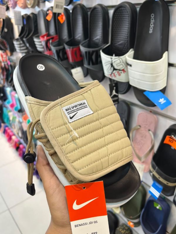 Slides Nike Asuna