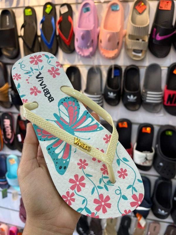 Sandalias playera con estampados