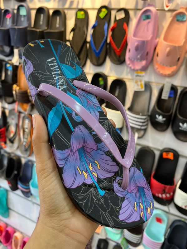 Sandalias playera con estampados