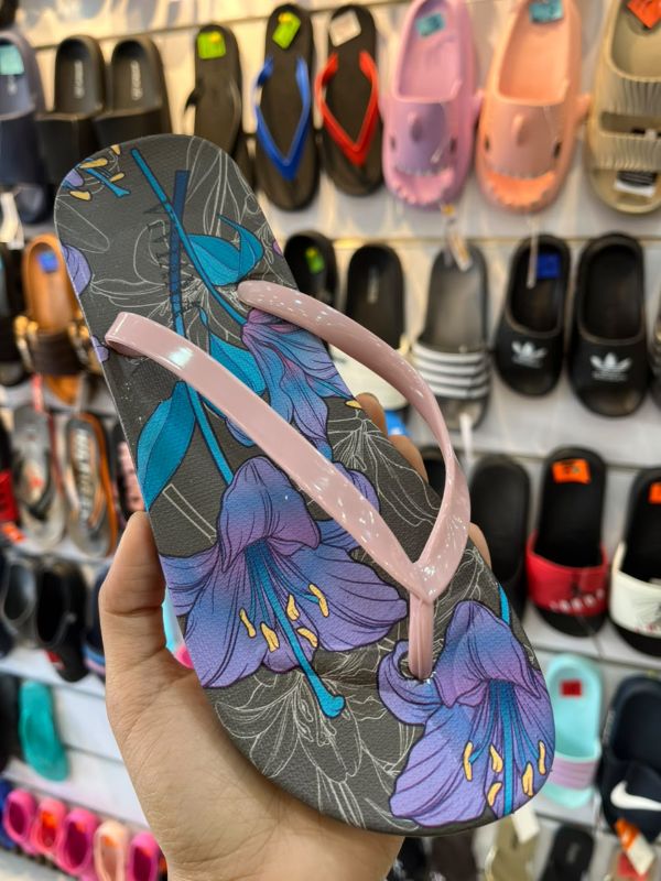 Sandalias playera con estampados