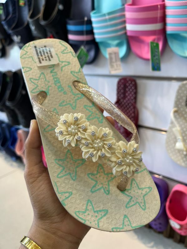 Sandalias playeras con flores