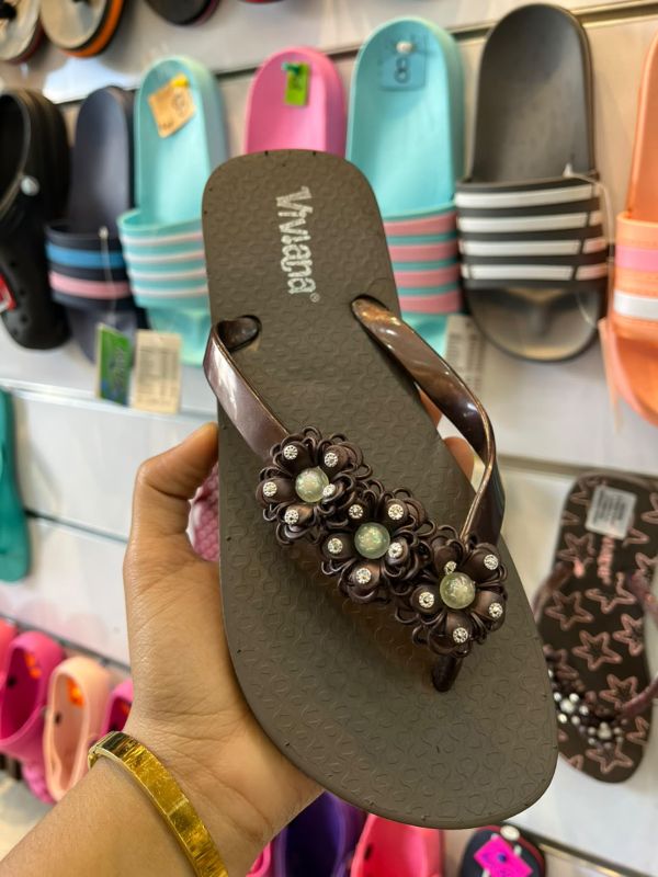 Sandalias playeras con flores