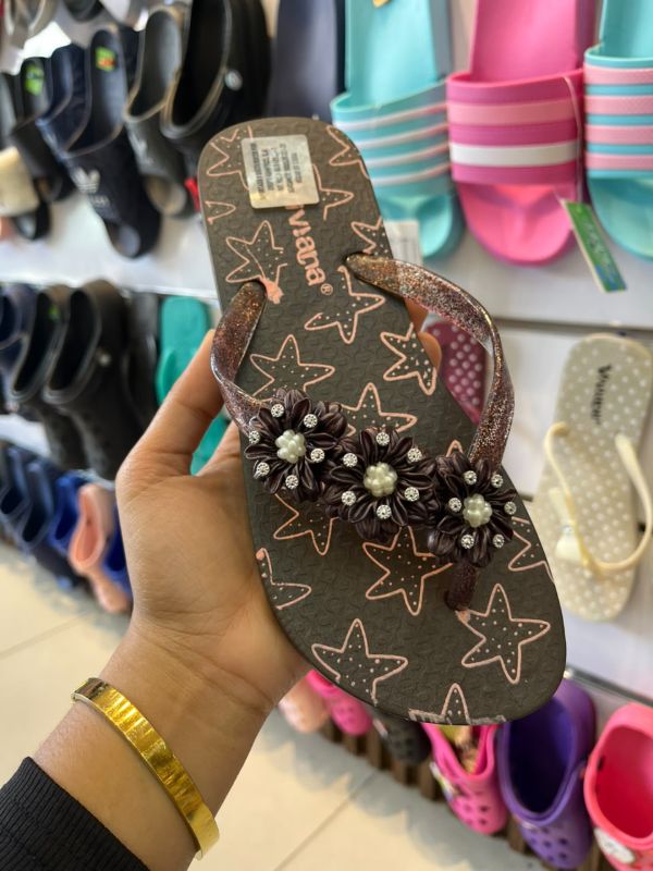 Sandalias playeras con flores