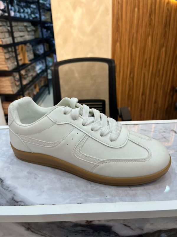 Tenis blancos casuales C&A