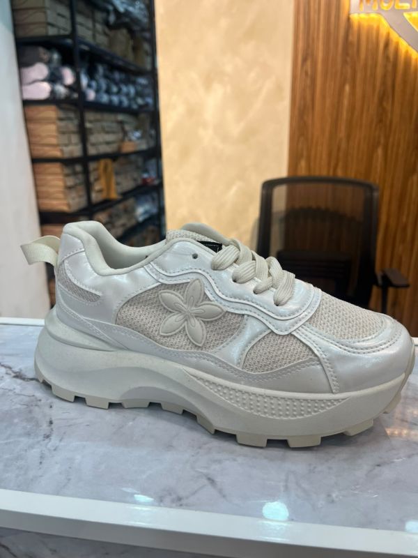 Zapatilla urbana con plataforma