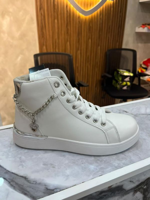 Bota Blanca con Cadena
