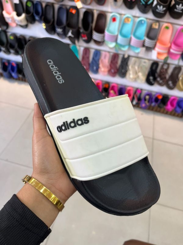 Slides Adidas Blanco y Negro